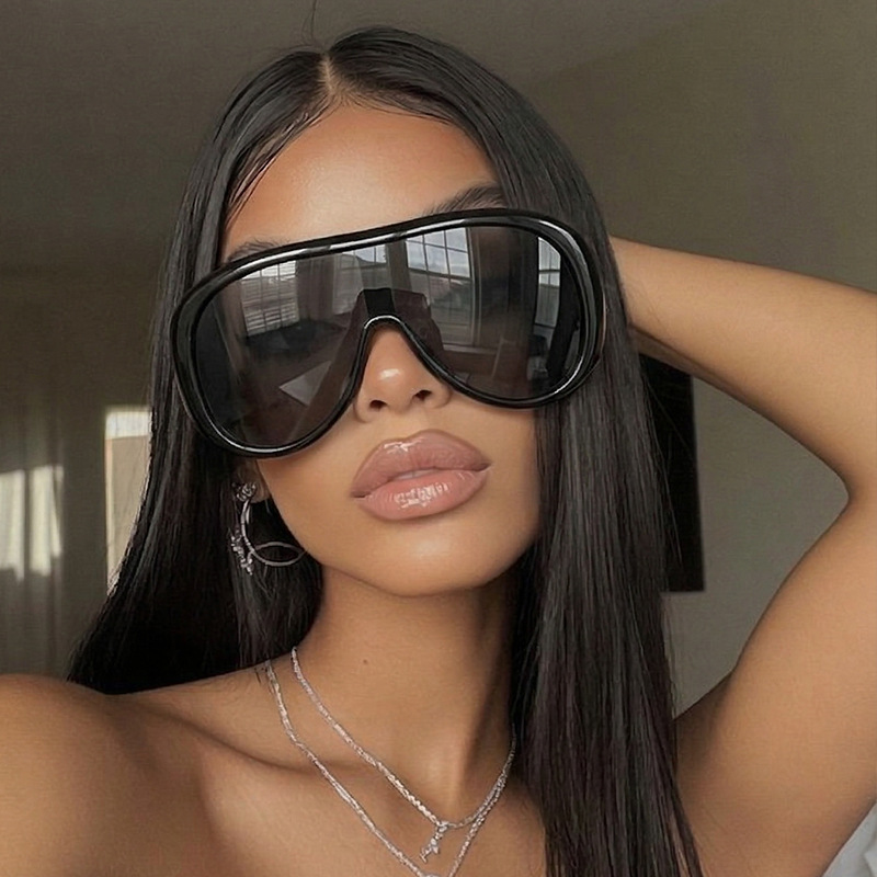 Oversized One Piece Groot Fram - Sunglasses Cat Eye recensie en prijs
